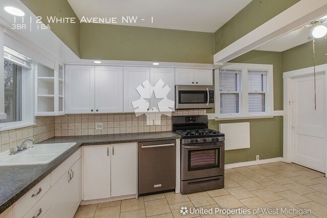 Building Photo - 1112 White Ave NW