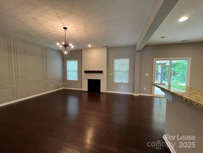 Building Photo - 2198 Laurens Dr