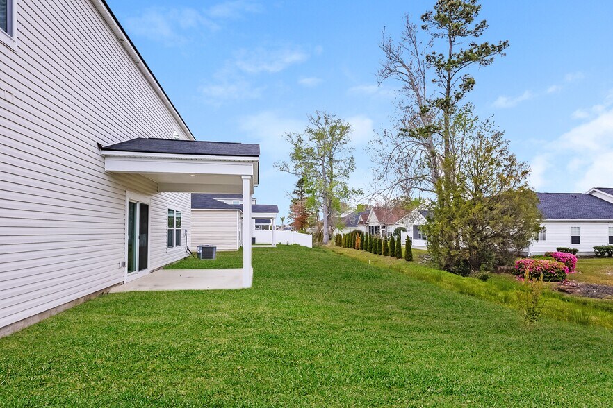 Building Photo - 116 S Reindeer Rd