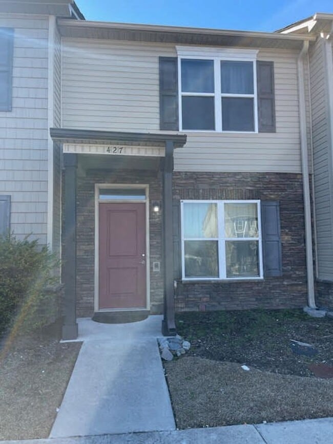 Building Photo - Townhome in Midway Park - Boyington Place!