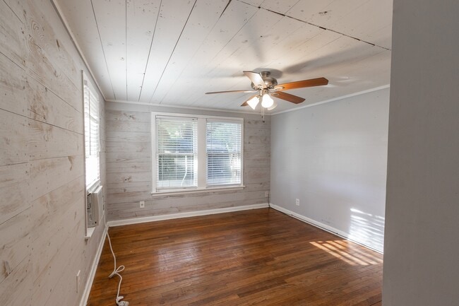 Building Photo - 104 S Beauregard St