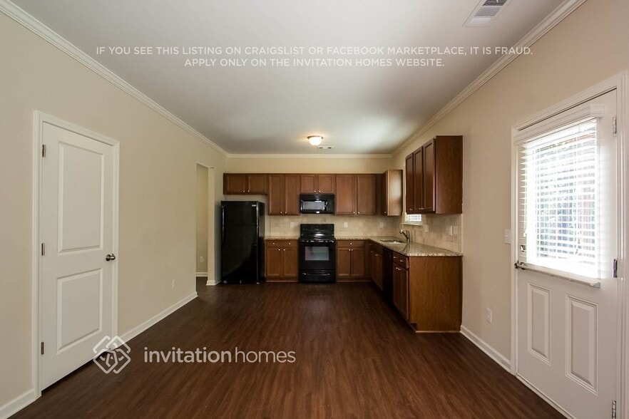 Building Photo - 3479 Village Park Ln SW