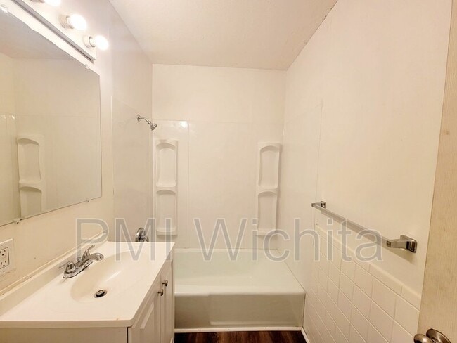 Building Photo - 1508 W Esthner Ave