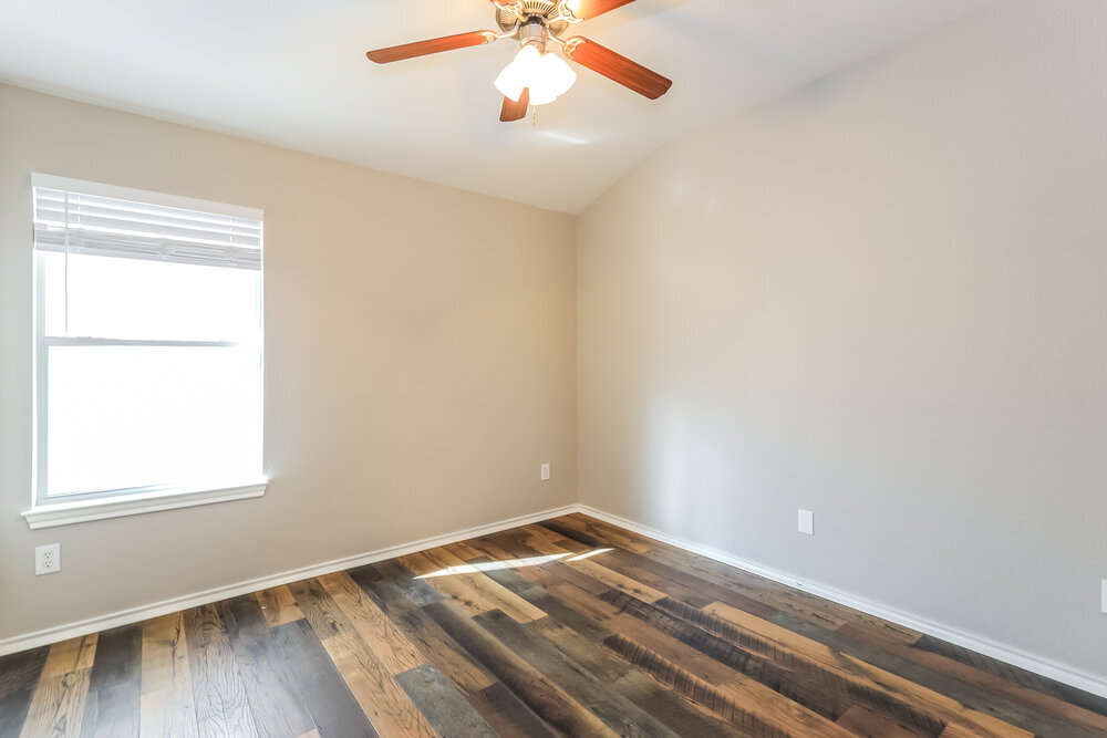 Building Photo - 610 Point Meadow