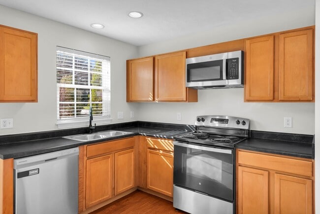 Building Photo - Goshen- 3bed 2.5 bath home ready for the summer cookouts