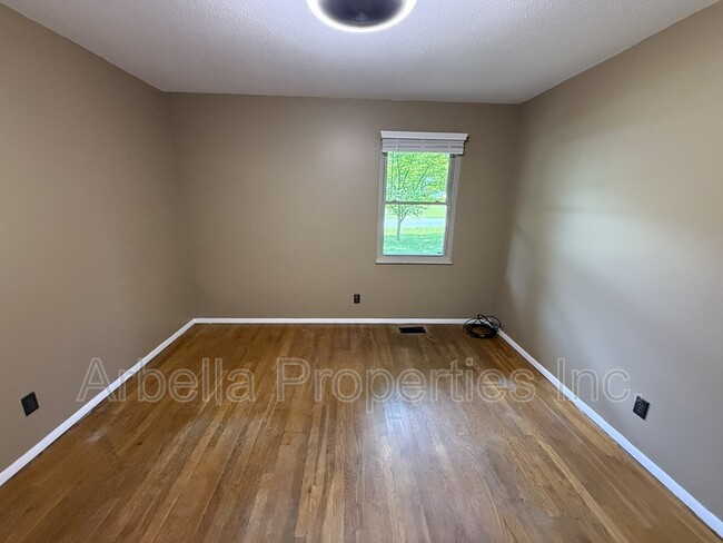 Building Photo - 2708 Granbrook Dr
