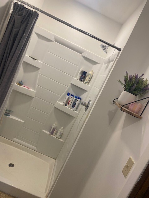 Building Photo - 145 Oakwood Rd