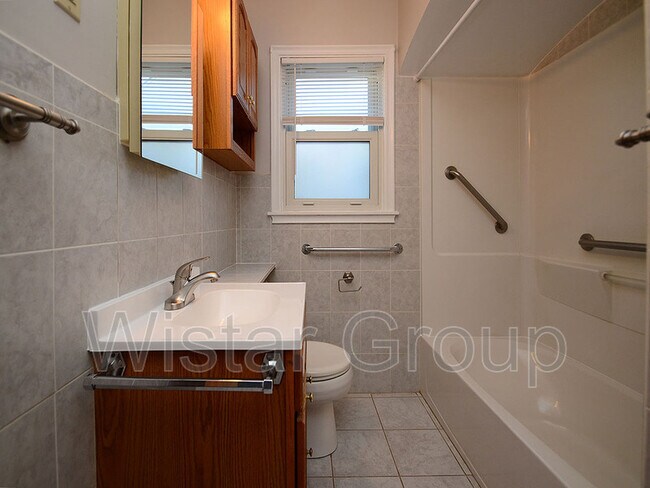 Building Photo - 2130 S 48th St