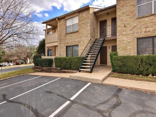 Building Photo - 8210 Bent Tree Rd