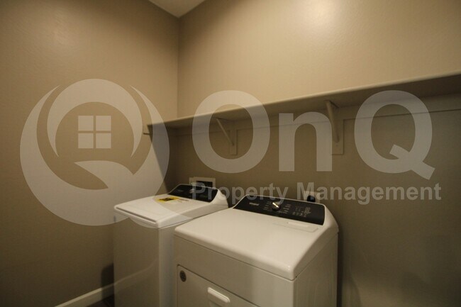 Building Photo - 40774 W Sunland Dr