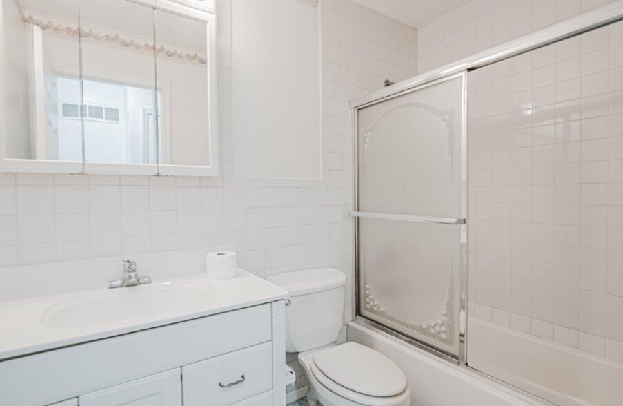 Building Photo - 2355 Buttonwood Ct