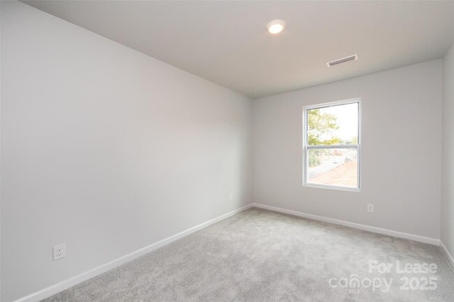 Building Photo - 2550 Lydia Ave