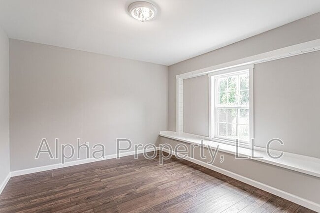 Building Photo - 314 S Plainview Dr