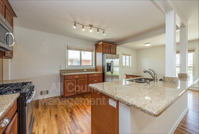 Building Photo - 425 S 40th St