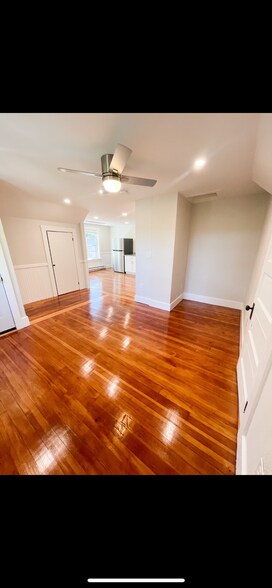 Building Photo - 14 Schley St