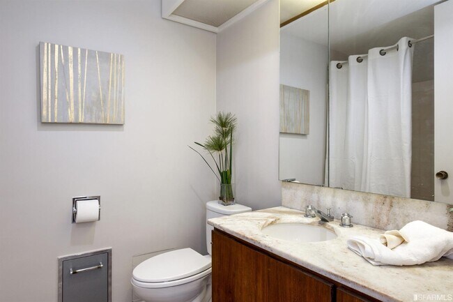 Building Photo - 1050 North Point St