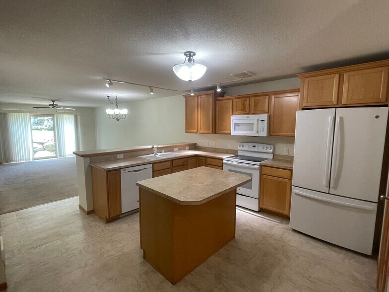 Building Photo - 2916 Kentville Dr