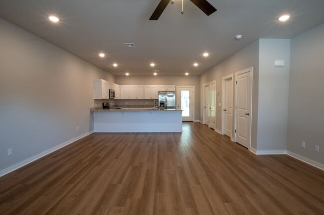 Building Photo - 1243 N Pink Ter