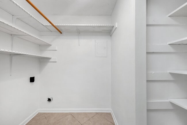 Building Photo - 337 Woodham Ct