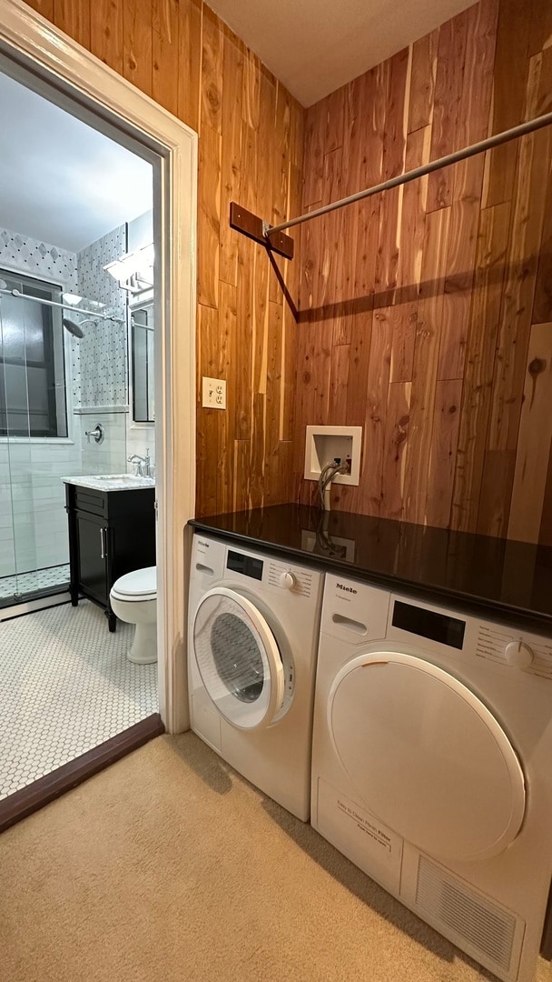 Building Photo - 1205 W Sherwin Ave