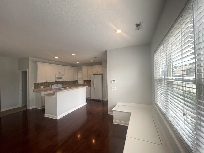 Building Photo - 5597 Lantos Rd