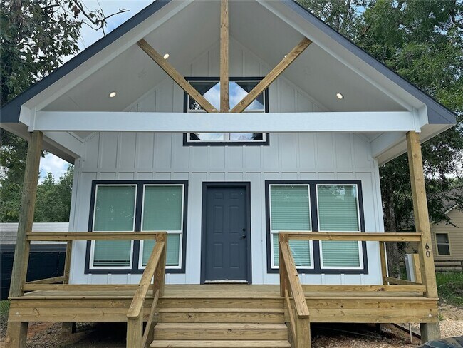 Building Photo - 60 Acorn Ln Dr