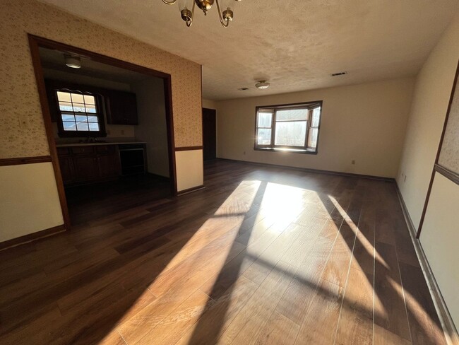 Building Photo - 135 Williamson St