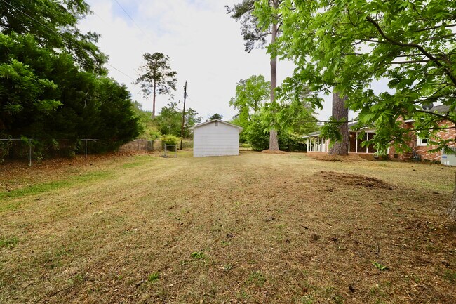 Building Photo - 1912 Dominion Dr