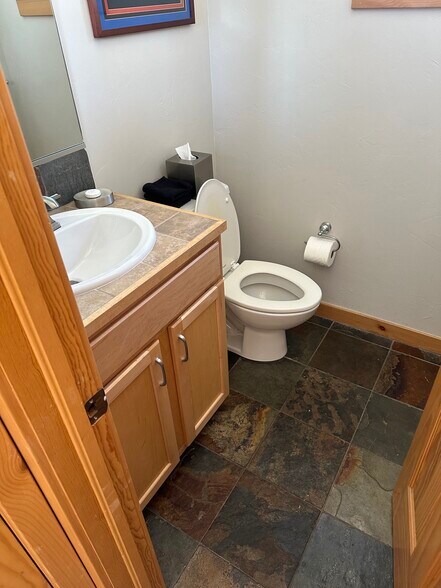 Building Photo - 424 Wolf Park Ln