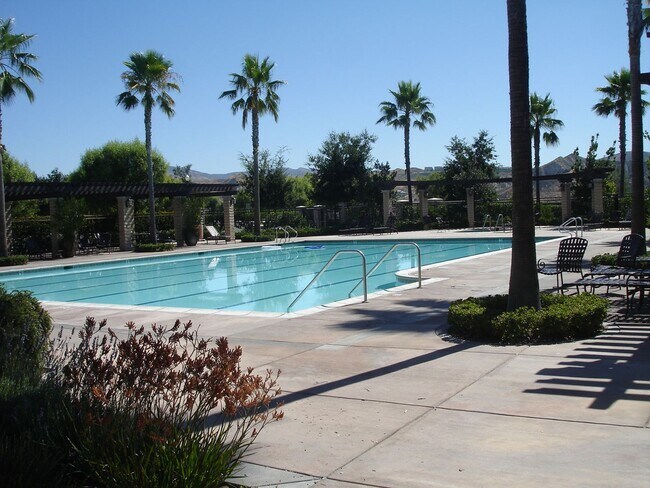 Building Photo - Stunning 3-Bedroom Home with Resort-Style ...