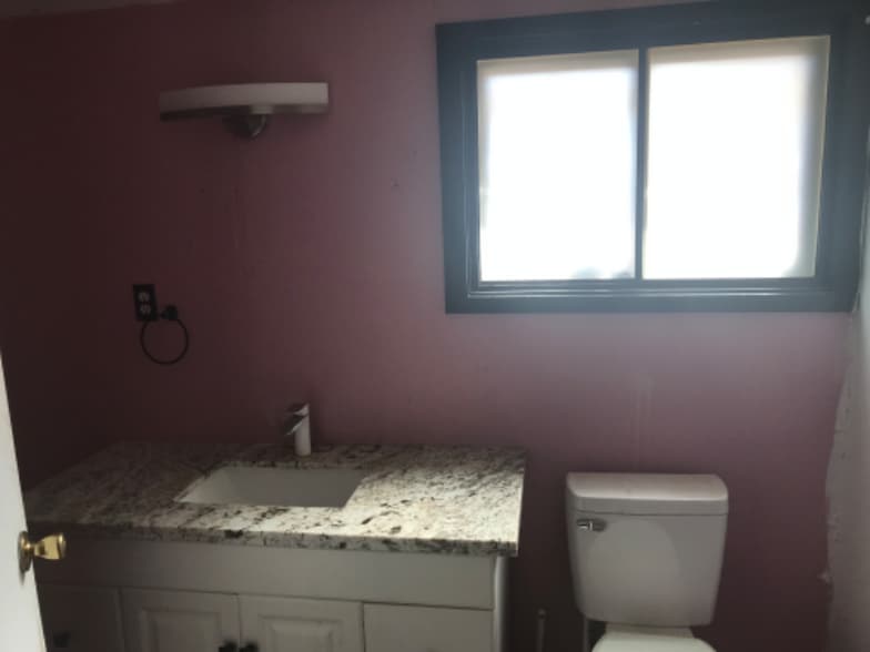 Building Photo - 0000 G