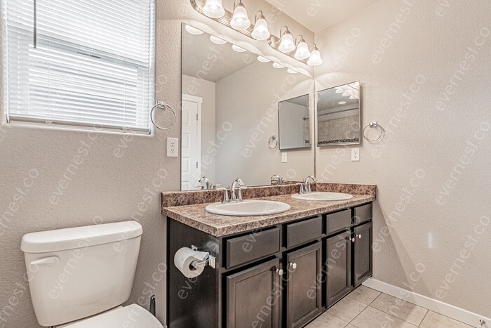 Building Photo - 2405 Falkirk Dr
