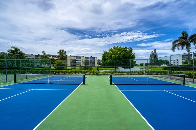 Building Photo - 438 Mansfield K