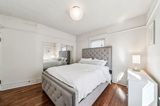 Building Photo - Amazing Colonial House in Sullivan's Gulch...