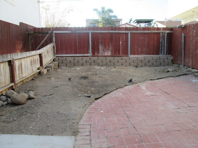 Building Photo - 1834-36 Chalcedony St