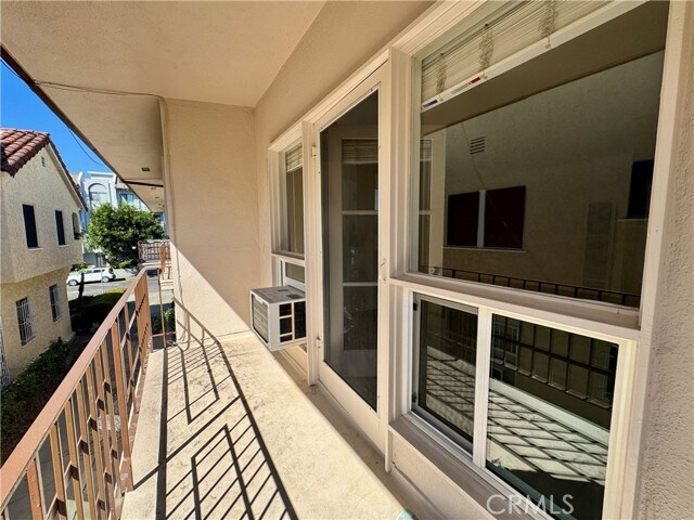 Building Photo - 122 Croft Ave