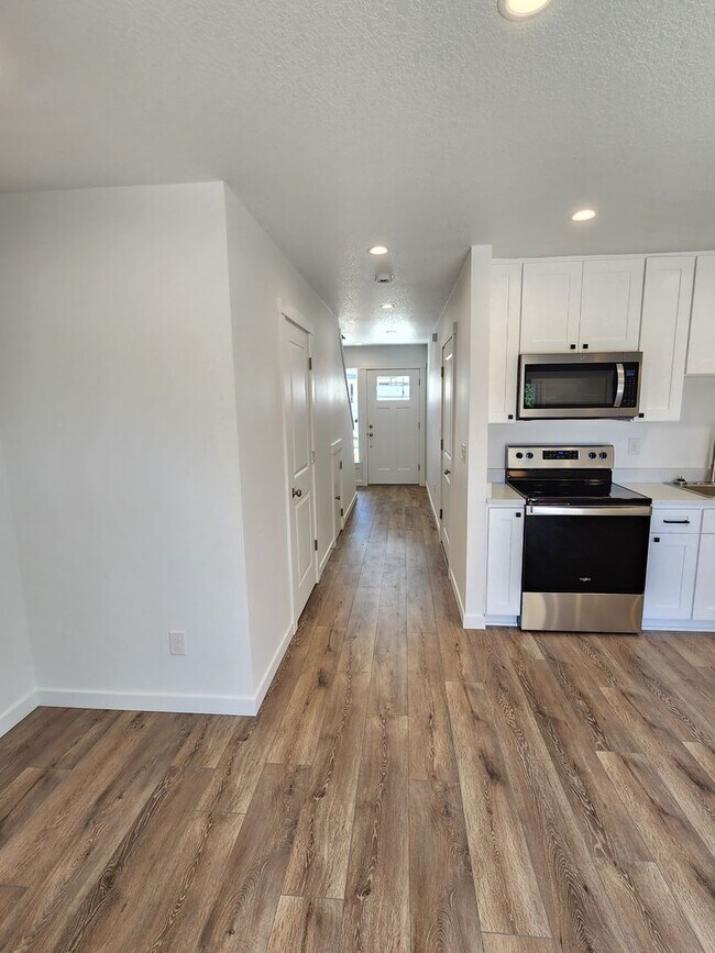 Building Photo - 1011 Peach Rd