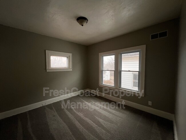 Building Photo - 3402 E 145th St