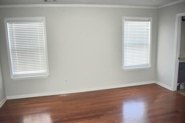 Building Photo - 1889 Long Creek Falls