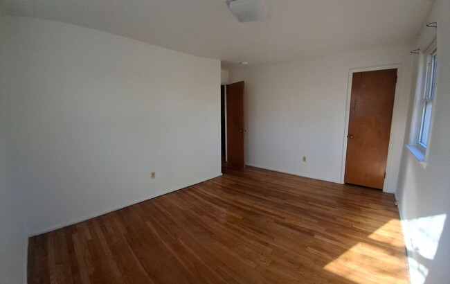 Building Photo - 3 Bedroom 1.5 Bathroom Available in Lancas...