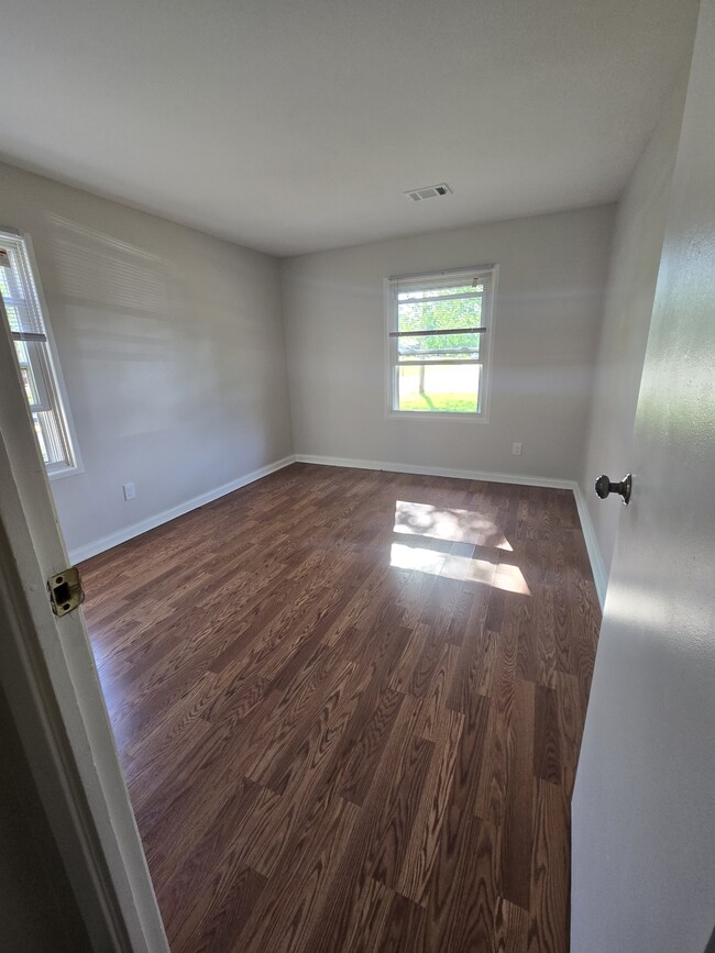 Building Photo - 996 Brookcrest Dr