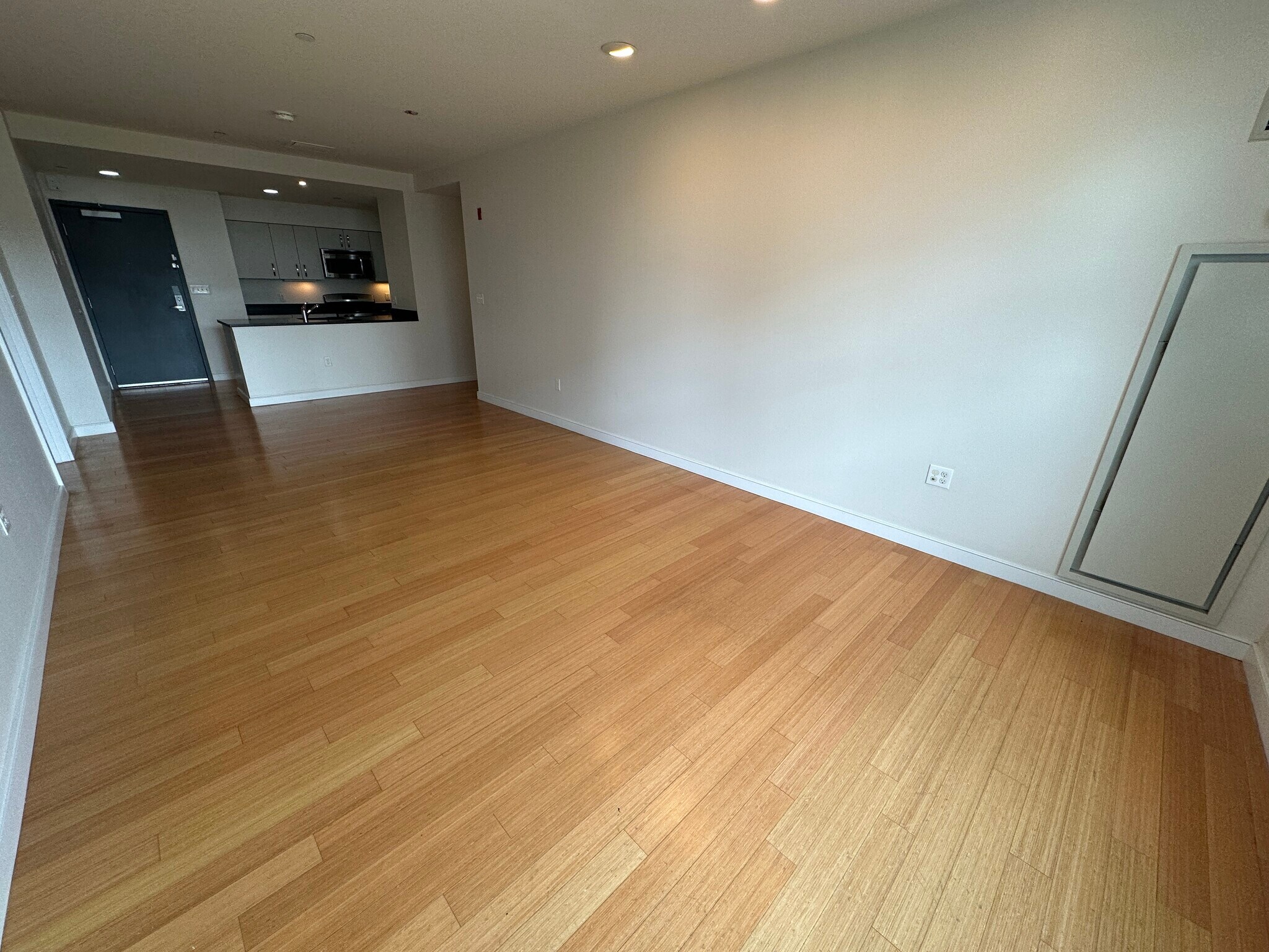 Building Photo - 609 Albany St