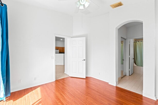 Building Photo - 3156 Laurel Ridge Cir