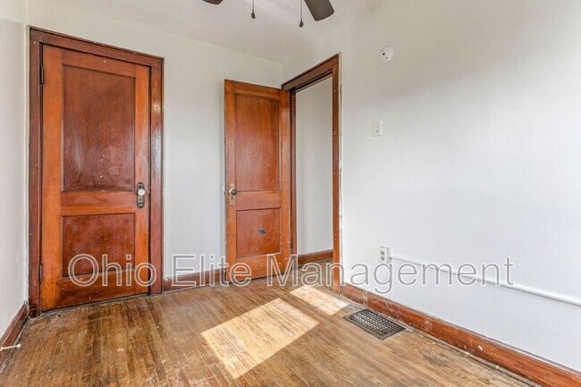 Building Photo - 254 S Wayne Ave