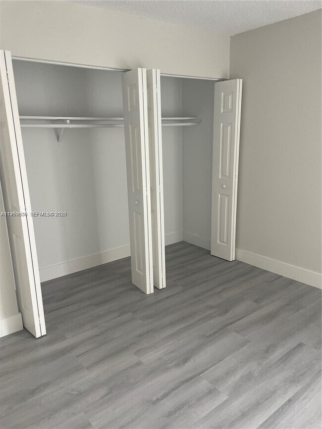 Building Photo - 2075 NE 164th St