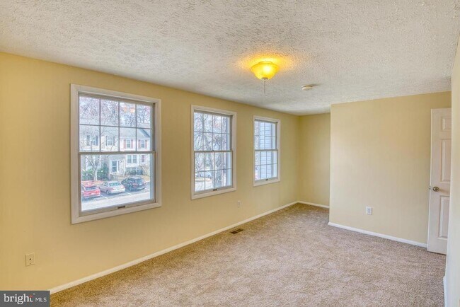 Building Photo - 9220 Pinenut Ct