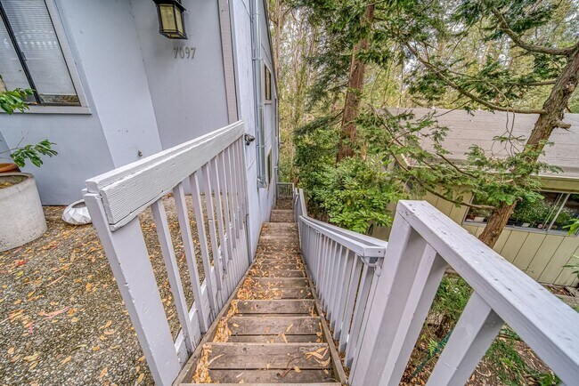 Building Photo - 7099 Pinehaven Rd