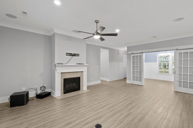Building Photo - Beautiful Home Available with Tons of Upgr...