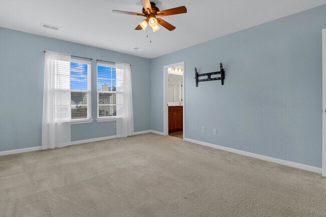 Building Photo - Modern Comfort & Easy Living in Ladson