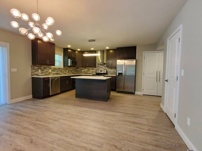 Building Photo - Extraordinary Townhome in Carbondale's South West